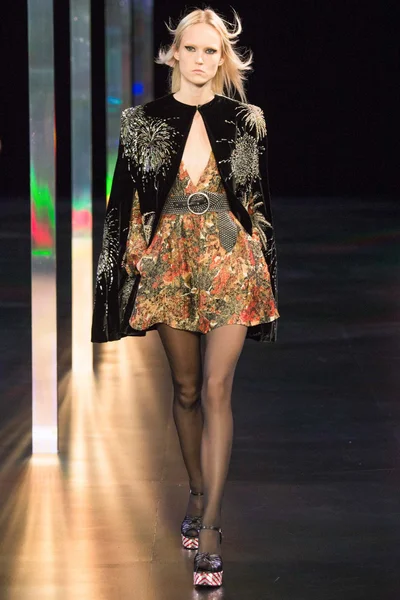 Look 50